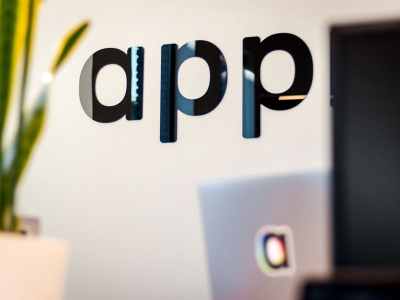 Quick guide on business with friends.